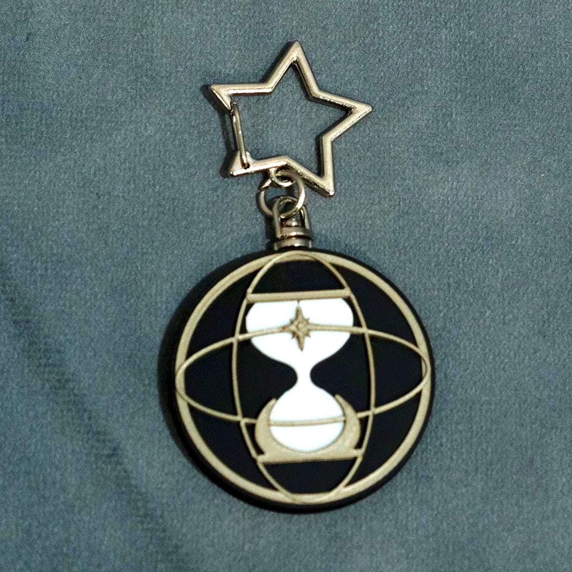ATEEZ Logo Mini Keychain | Black & Gold K-Pop Charm with Star Clip