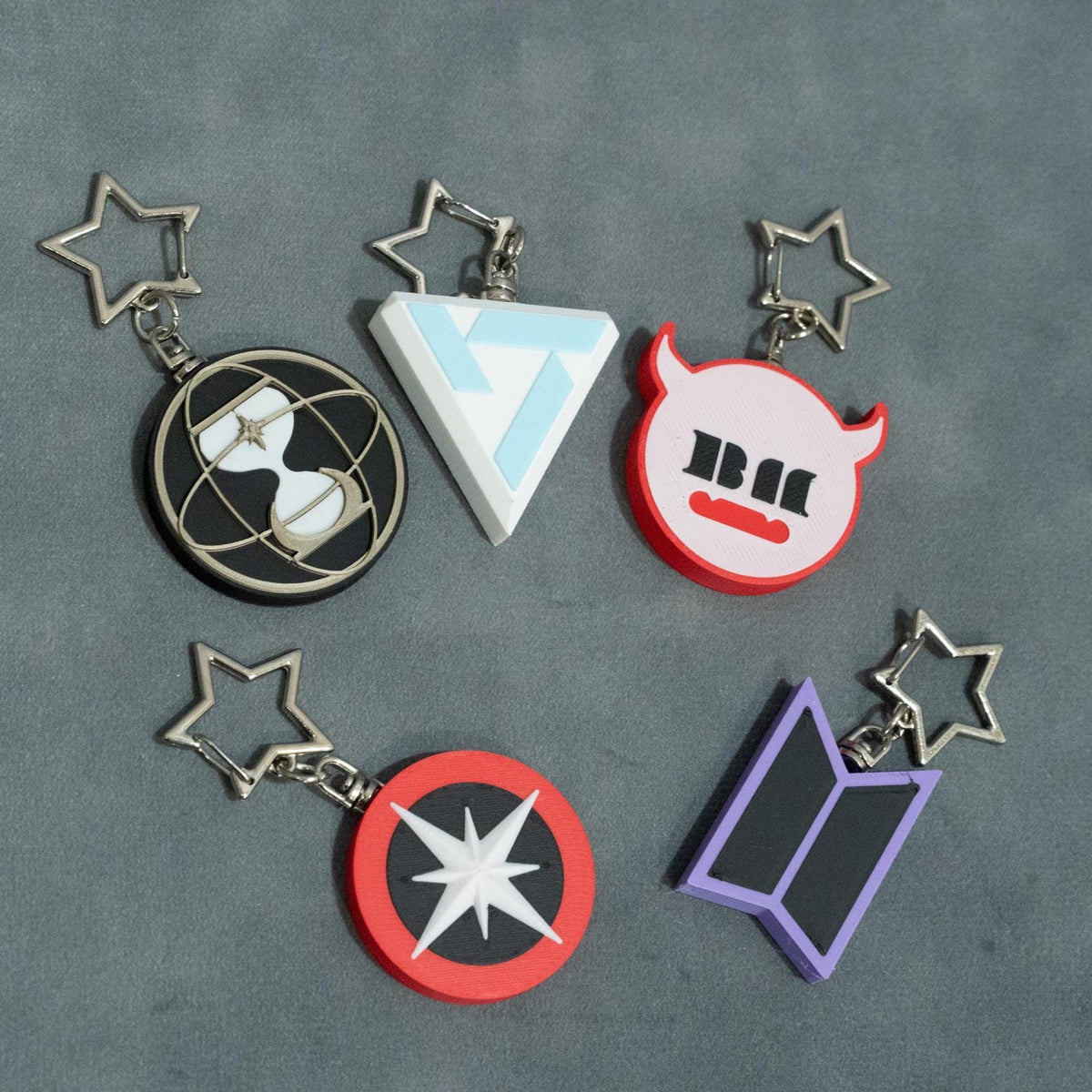 ATEEZ Logo Mini Keychain | Black & Gold K-Pop Charm with Star Clip